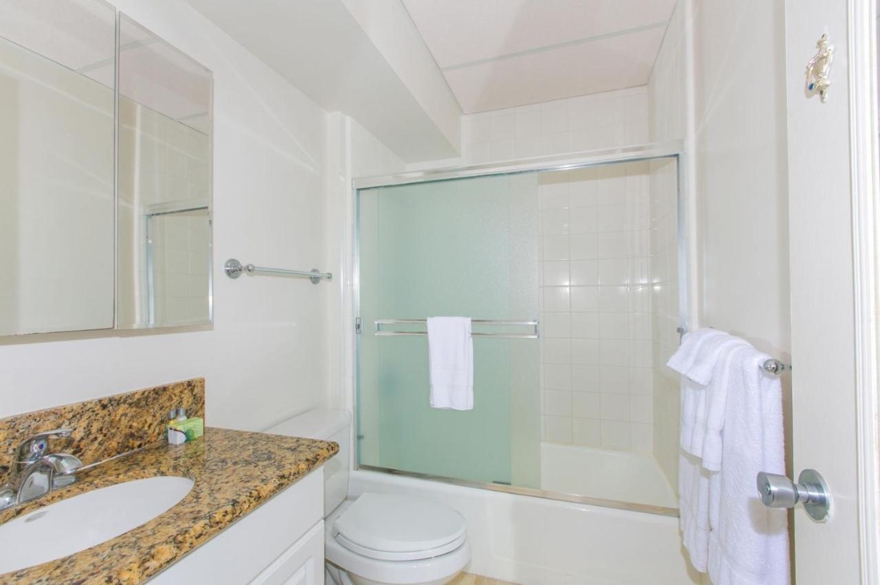 Ilikai Marina View With Fully Equipped Kitchens & Free Wifi