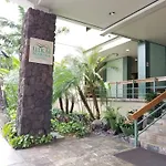 Ilikai Marina Studio City View Condos With Fully Equipped Kitchens & Free Wifi