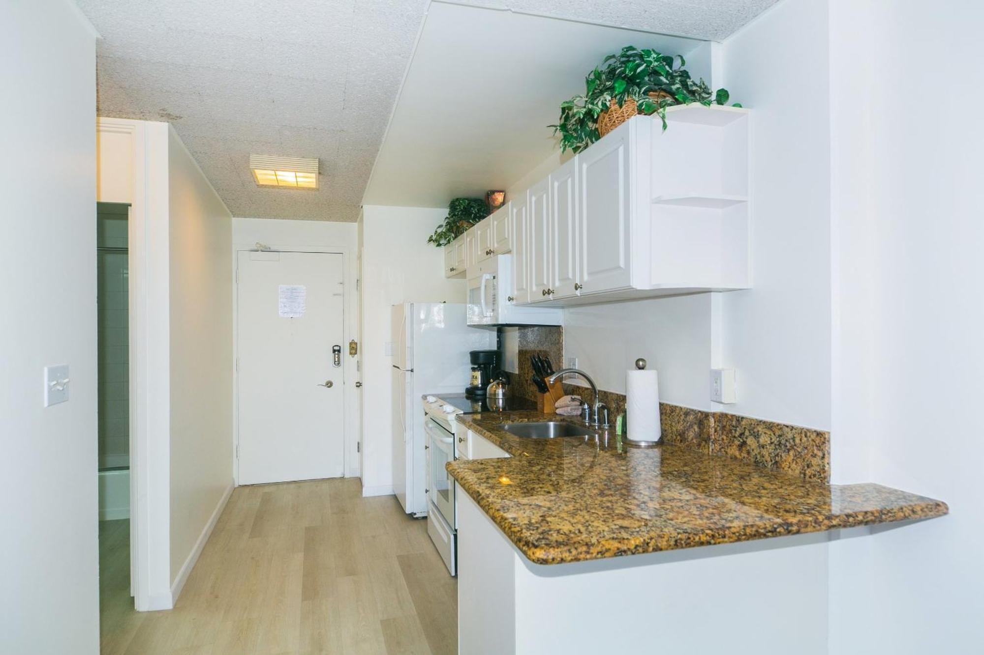 Ilikai Marina View With Fully Equipped Kitchens & Free Wifi Apartment *